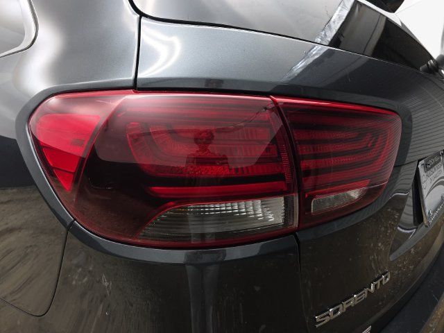 Used 2020 Kia Sorento FWD V6 image 34