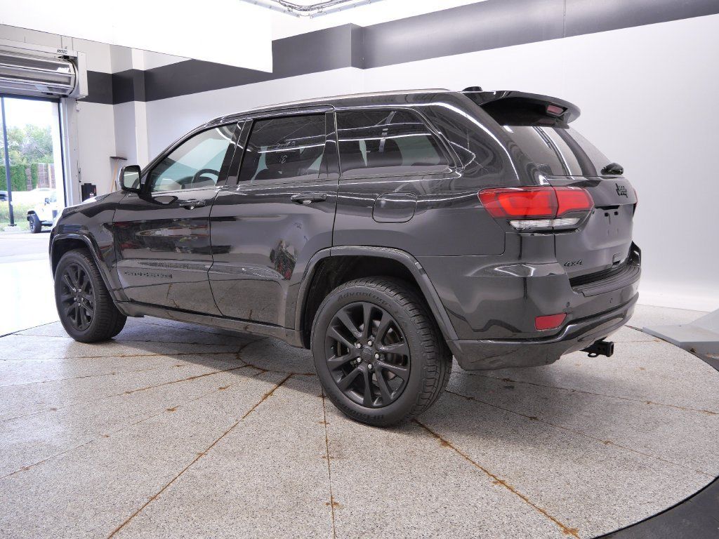 Used 2018 Jeep Grand Cherokee Altitude AWD/4WD image 8