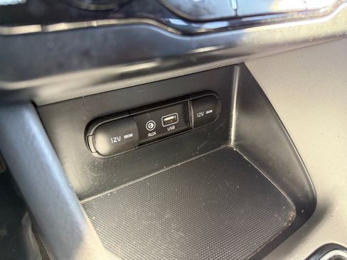 Used 2019 Kia Niro LX image 19