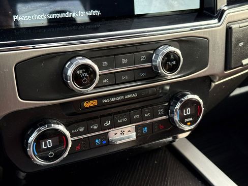 Used 2022 Ford F450 Platinum w/ FX4 Off-Road Package image 26