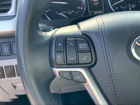 Used 2017 Toyota Highlander Limited FWD image 22