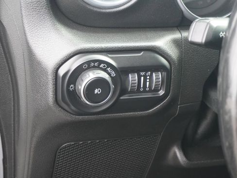 Used 2018 Jeep Wrangler Unlimited Sahara image 17