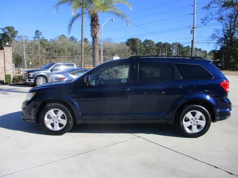 Used 2017 Dodge Journey SXT w/ Comfort/Convenience Group image 2