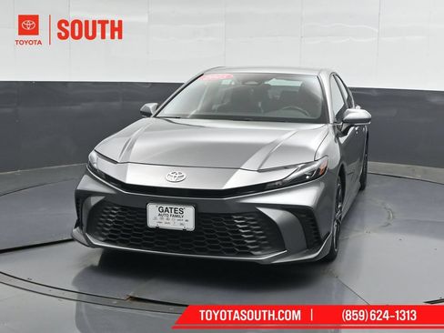 Used 2025 Toyota Camry SE FWD image 5