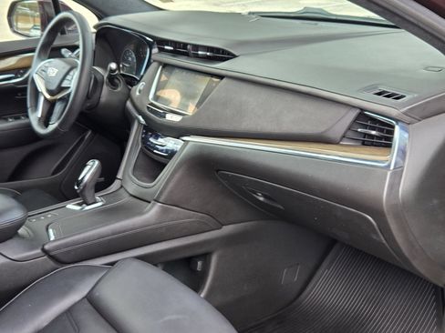 Used 2017 Cadillac XT5 Platinum AWD/4WD image 30