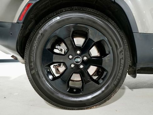 Used 2021 Land Rover Defender 110 SE image 36