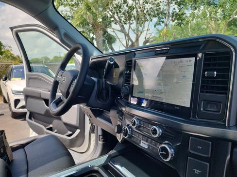 New 2025 Ford F350 Lariat w/ Lariat Ultimate Package image 28