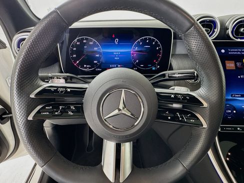 Used 2025 Mercedes-Benz GLC 300 image 12