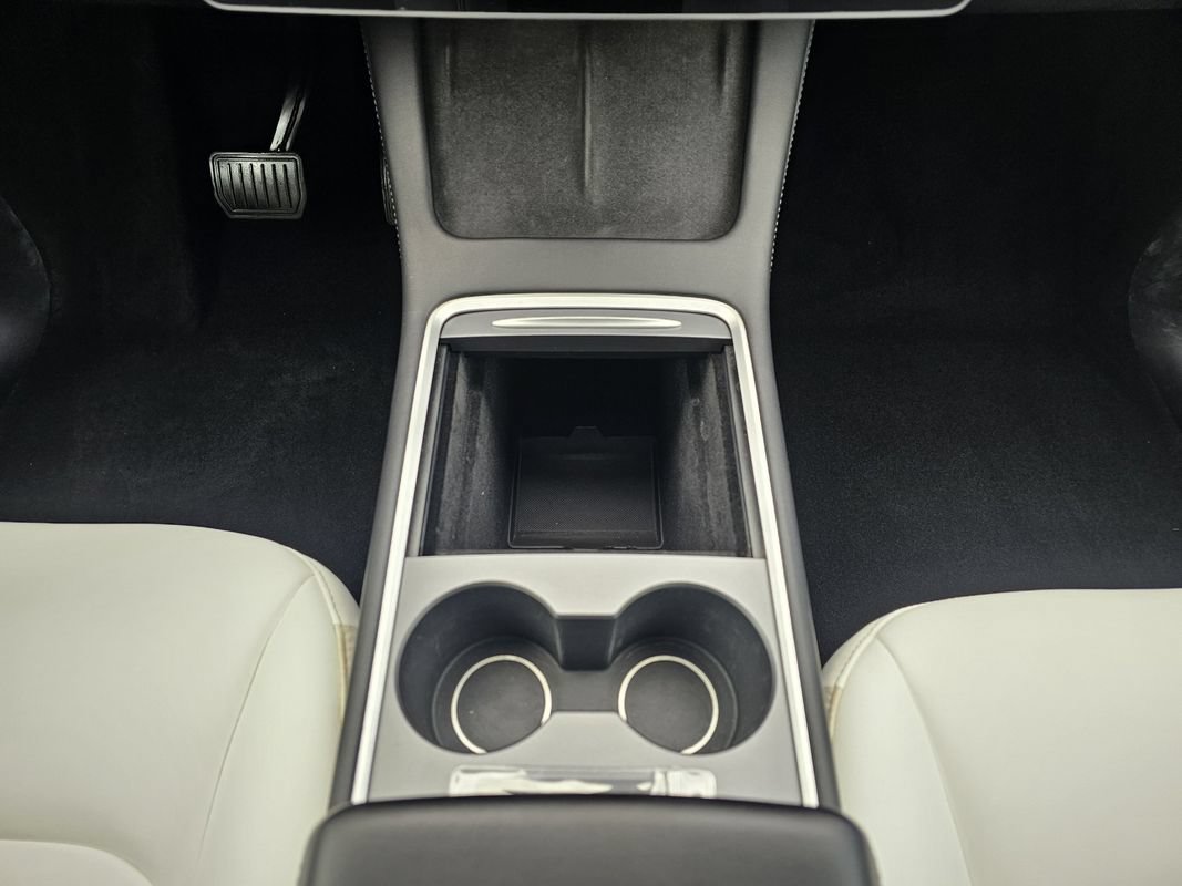 Used 2022 Tesla Model Y Long Range AWD/4WD image 30