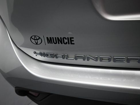 Used 2021 Toyota Highlander XLE image 43