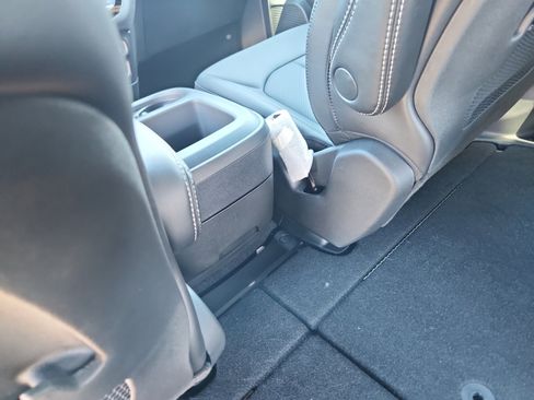 New 2025 Chrysler Pacifica Select w/ Fav Edition Package image 33