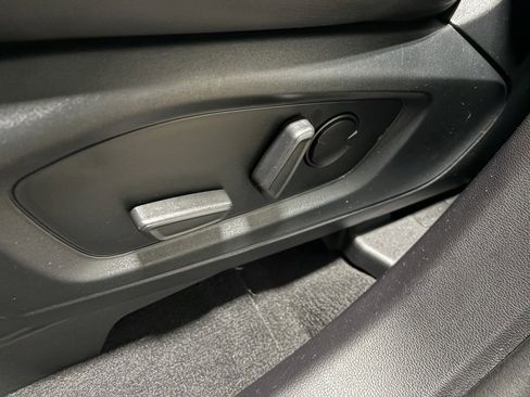 Certified 2022 Ford Explorer XLT w/ Equipment Group 202A image 16