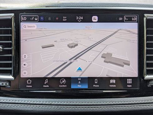 Used 2025 Chrysler Pacifica Premium FWD image 14