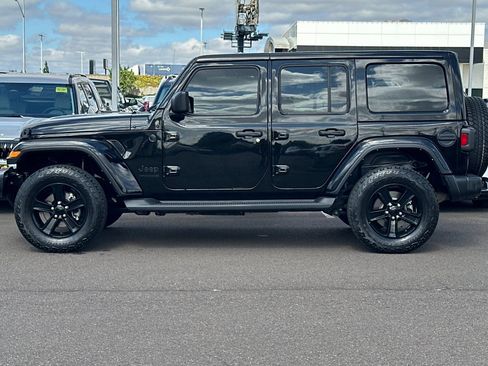 Used 2021 Jeep Wrangler Unlimited Sahara AWD/4WD image 7