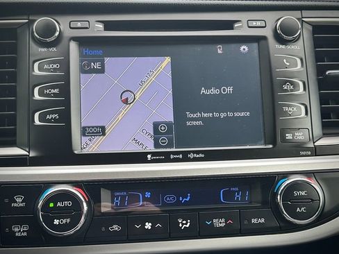 Used 2016 Toyota Highlander XLE image 11