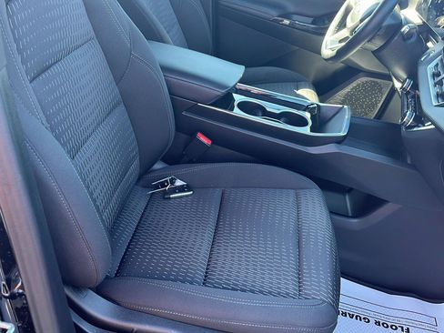 Used 2025 Chevrolet Equinox LT image 28