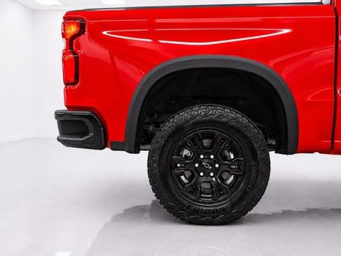 Used 2025 Chevrolet Silverado 1500 ZR2 w/ Technology Package AWD/4WD image 9