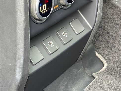 Used 2023 Land Rover Defender 110 X-Dynamic SE AWD/4WD image 31