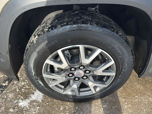 Used 2023 GMC Acadia SLE w/ Driver Convenience Package image 11