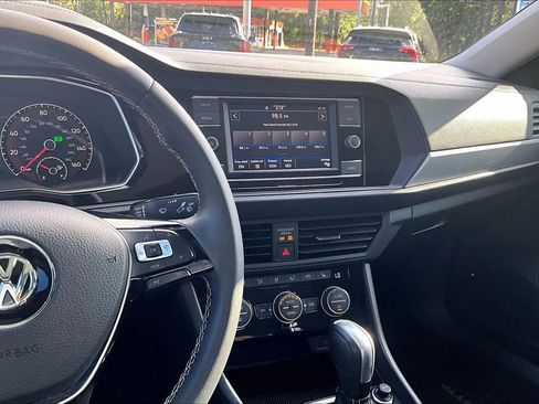 Used 2021 Volkswagen Jetta SE FWD image 6