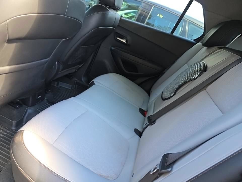Used 2020 Chevrolet Trax LT w/ LT Convenience Package FWD image 8