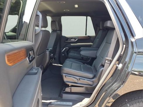 Used 2025 GMC Yukon Denali AWD/4WD image 10