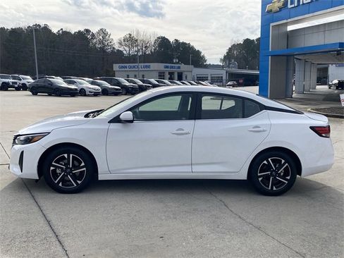 Used 2024 Nissan Sentra SV image 2