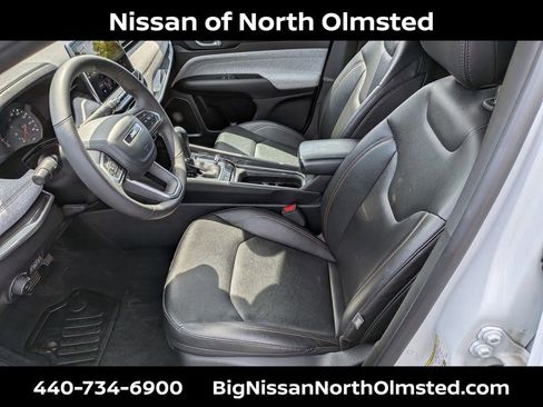 Used 2023 Jeep Compass Latitude w/ Sun and Sound Group AWD/4WD image 22