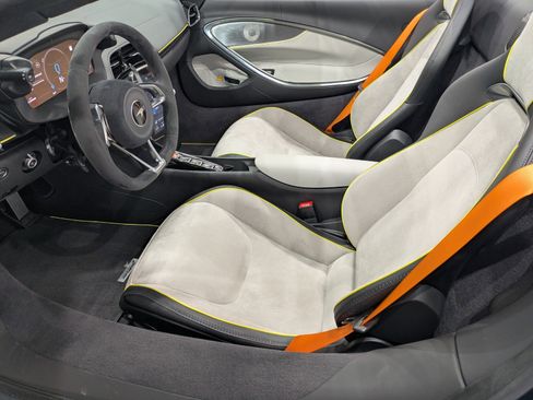 Used 2025 McLaren Artura Spider image 6
