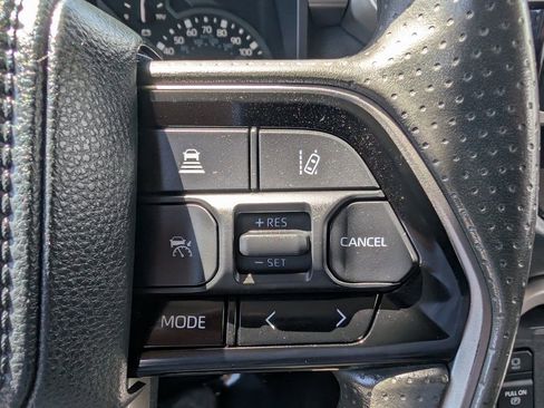 Used 2022 Toyota Tundra SR5 w/ SR5 Convenience Package AWD/4WD image 25