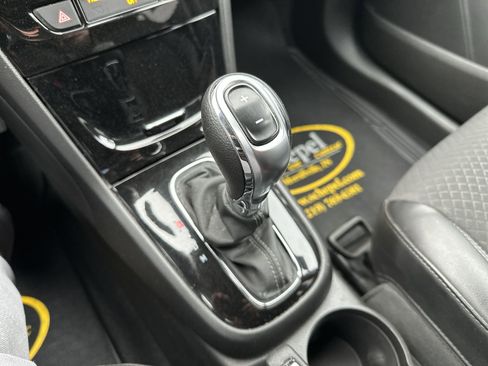 Certified 2022 Buick Encore Preferred AWD/4WD image 19