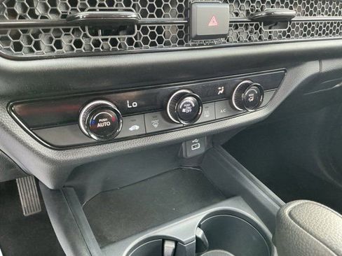 Used 2025 Honda HR-V LX image 23