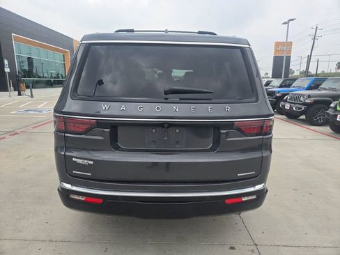 Used 2022 Jeep Wagoneer Series I w/ Premium Group I AWD/4WD image 4