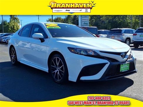 Used 2023 Toyota Camry SE image 1