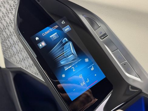 Used 2023 BMW i7 xDrive60 w/ Executive Package 2 image 45