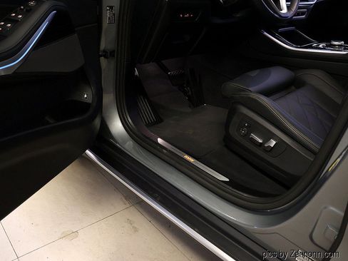 Used 2025 BMW X5 xDrive50e w/ Premium Package AWD/4WD image 28