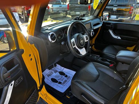 Used 2015 Jeep Wrangler Unlimited Sahara image 9