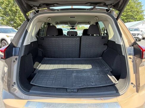 Certified 2025 Nissan Rogue SV FWD image 16