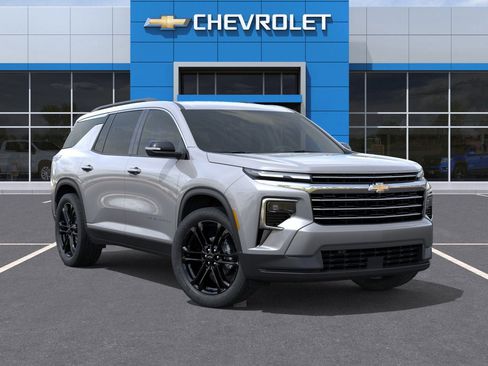 New 2026 Chevrolet Traverse LT w/ Driver Confidence Package AWD/4WD image 7