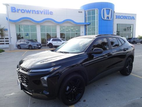 Used 2025 Chevrolet Trax ACTIV w/ Driver Confidence Package FWD image 1