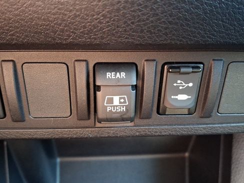Used 2018 Toyota Tacoma SR5 AWD/4WD image 24