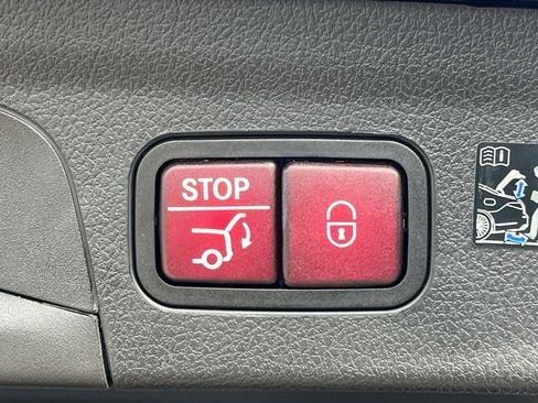 Certified 2025 Mercedes-Benz GLE 350 4MATIC image 11