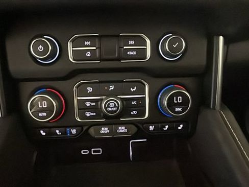 Used 2023 Chevrolet Tahoe Premier AWD/4WD image 22