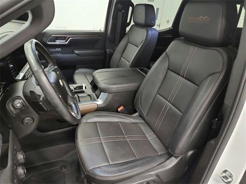 Used 2024 Chevrolet Silverado 1500 High Country w/ High Country Premium Package image 19