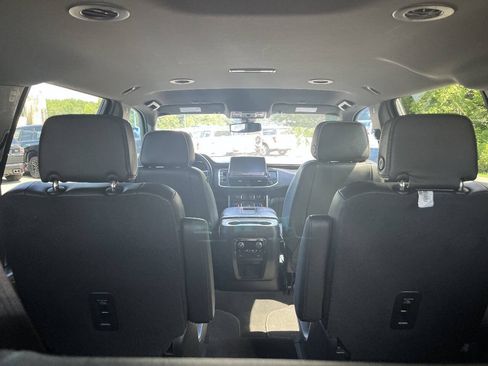 Used 2022 Chevrolet Suburban Premier AWD/4WD image 26