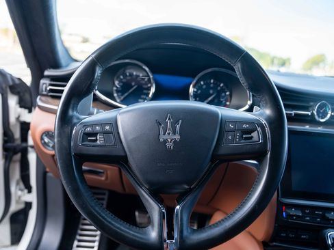 Used 2018 Maserati Quattroporte S GranLusso Q4 image 15