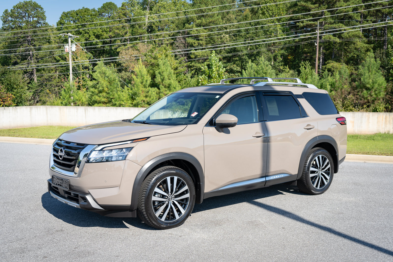 Used 2023 Nissan Pathfinder Platinum w/ Cargo Package FWD image 3