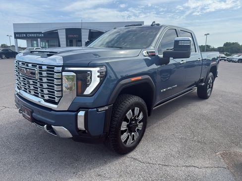 Used 2025 GMC Sierra 3500 Denali w/ Denali Reserve Package AWD/4WD image 1