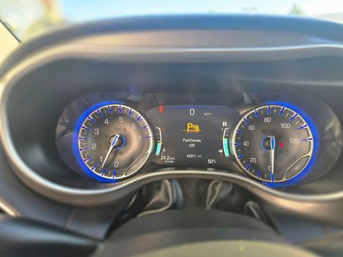 Used 2024 Chrysler Pacifica Touring-L FWD image 22