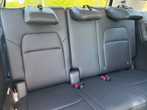 Used 2025 Nissan Pathfinder Platinum AWD/4WD image 33